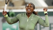 Серина Уилямс започна с трудна победа на "Ролан Гарос"