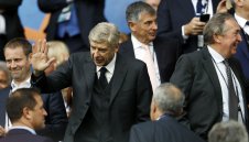 Венгер няма да напусне Арсенал заради Англия