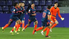 Голяма драма! Вратар спаси Севиля с гол в 94-ата минута + ВИДЕО