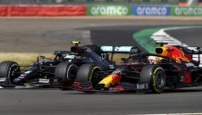 Макс шокира Мерцедес! Страхотна победа за Ред Бул 