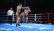 Могъщата лява ръка на Артьом Пашпорин съсипа Алексис Лaжуа