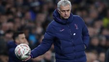 Жозе хвърля Кейн сред титулярите срещу Манчестър Юнайтед