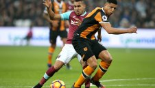 Юнайтед "пробожда" Уест Хям в сърцето, ще привлича Пайе