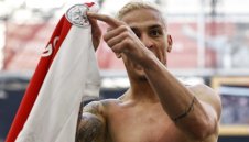 Бразилец бойкотира Аякс, иска в Юнайтед 