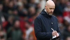 И Тен Хаг се оплака от съдията: Трябваше да изгони Кунде