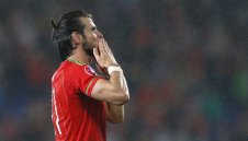 Бейл вгорчи вечерта на "Червените дяволи"