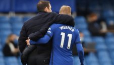 Челси обърна Шефилд и е само на точка от първото място