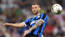 Интер иска да "върже" Брозович с нов договор и да му махне откупуващата клауза