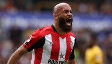 Ман Юнайтед започна с офертите на Мбемо