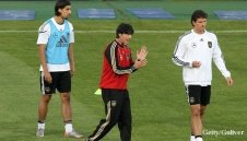 Йоахим Льов (почти) сигурно остава начело на Германия