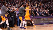 Лейкърс се измъкна срещу Тъндър