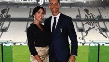 Роналдо предложи брак на красивата Джорджина + ГАЛЕРИЯ