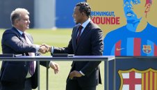 Заради измама? Ла Лига спъва Барса с картотеките