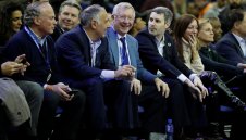 Сър Алекс гледа баскетбол от НБА в Лондон