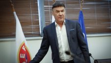 Боби Михайлов чукна 63