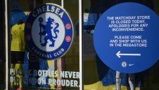 Челси ще играе, докато има екипи и автобус