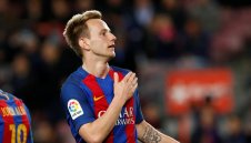 Награждават Ракитич с нов договор