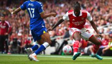 Арсенал засили ляв бек към Марсилия