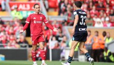 Ливърпул се разделя с Цимикас