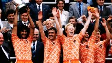 Евро 1988: "Лалетата" цъфтят с Ван Бастен, Гулит и Рийкард