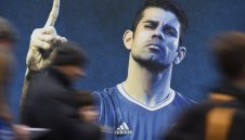 Китайци изкушават бунтаря Диего Коста с рекордна заплата