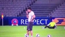 Той го направи отново! Йоги си бърка отзад и на тренировка! + ВИДЕО