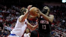 Брадата Хардън изпрати 2016-а с исторически мач