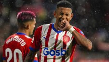 Жирона отново мина Барса