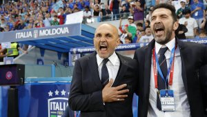 Феновете на Юве приветстваха Спалети (ВИДЕО)