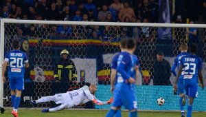 Нищо общо с тези на Левски: Феновете на АЕК са като детска играчка