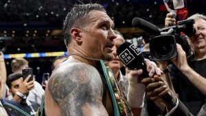 Мистерия: Усик смазал Дубоа от бой с помощта на... "селянина Иван"!