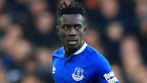 Евертън „върза“ халф