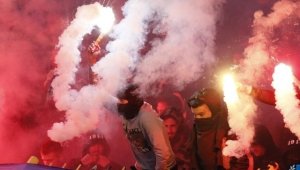 "Сините" хулигани "скубят" Левски с 50 000 лева