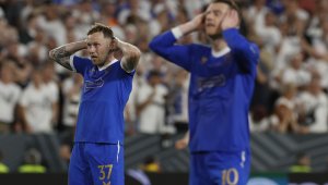 Рейнджърс гони половин отбор 