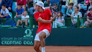 Наш тенисист гази наред в Анталия