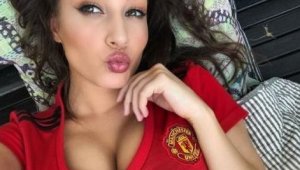 Катрина Мария надъхва Юнайтед с въздушни целувки