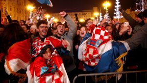 В Загреб празнуваха с фойерверки и песни 