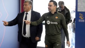 Смях в Барса: Лапорта не иска Шави, но... няма пари