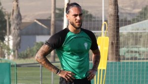 Сръбска сексбомба оплете бивш футболист + СНИМКИ