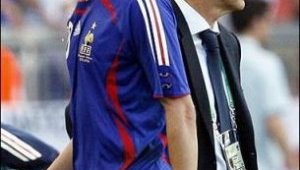 Зидан не е съгласен с тактиката на Франция