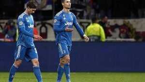Напрежение в Торино! Хванаха Роналдо и Дибала да плюят халфовете на Юве + ВИДЕО