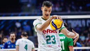 Алекс Николов блести в Шампионската лига, изведе отбора си на върха