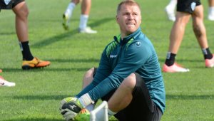 Черно море се раздели с вратар