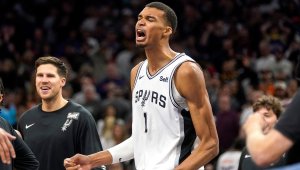 Уемби и Сан Антонио шокираха Слънцата