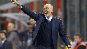 Хаос в Интер - натириха Пиоли три кръга преди края