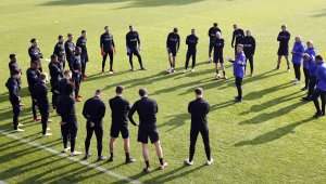 Ван Гаал извика три "лалета" по спешност