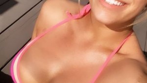 Скандално! Секси спортистка се разхожда чисто гола навън + СНИМКИ (+18)