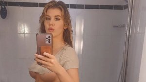 Фен с интересна молба към бойна мацка + СНИМКИ