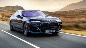 Футболист от Серия Б открадна кола от съотборник, полицията го преследва