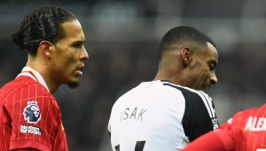 Исак бойкотира Нюкасъл, иска веднага в Ливърпул